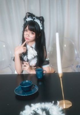 老赵抱着媛媛在厨房做饭视频